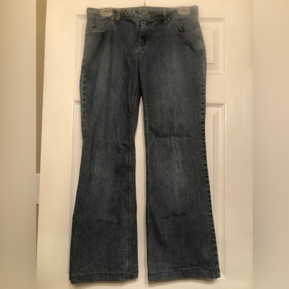 CAbi Size 10 Contemporary Fit Boot Cut Embroidered 895 Jeans